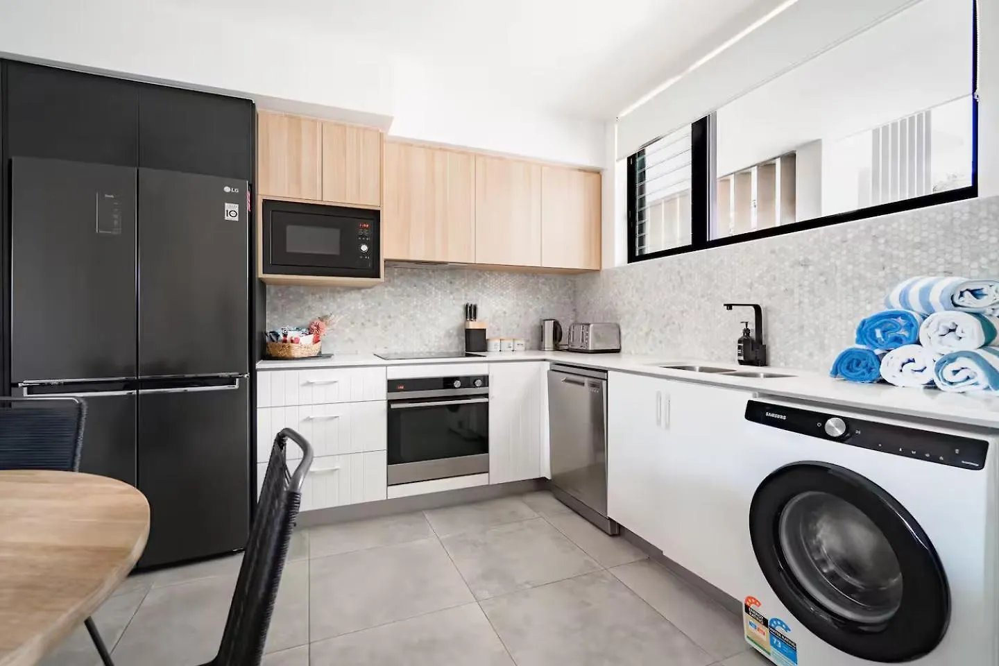 Stylish Family Escape 5 Min Walk To Beach Coolum Beach Holiday home