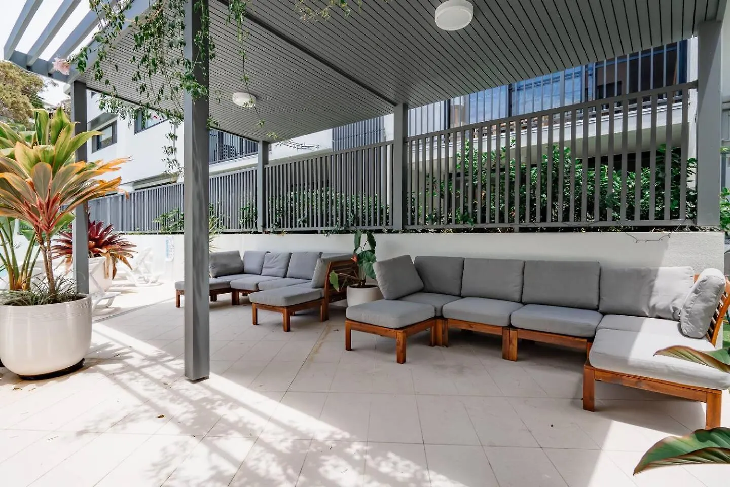 Stylish Family Escape 5 Min Walk To Beach Coolum Beach Holiday home